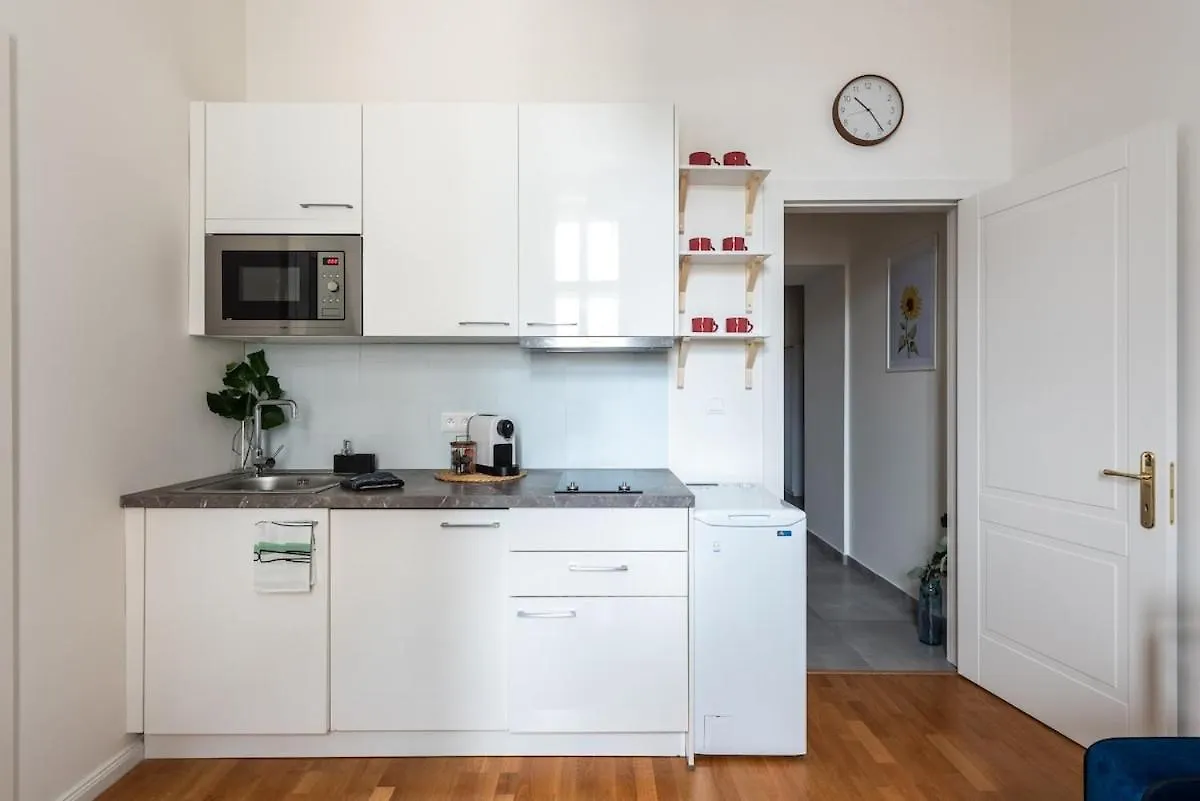 City Light Apartment Praga 0*,